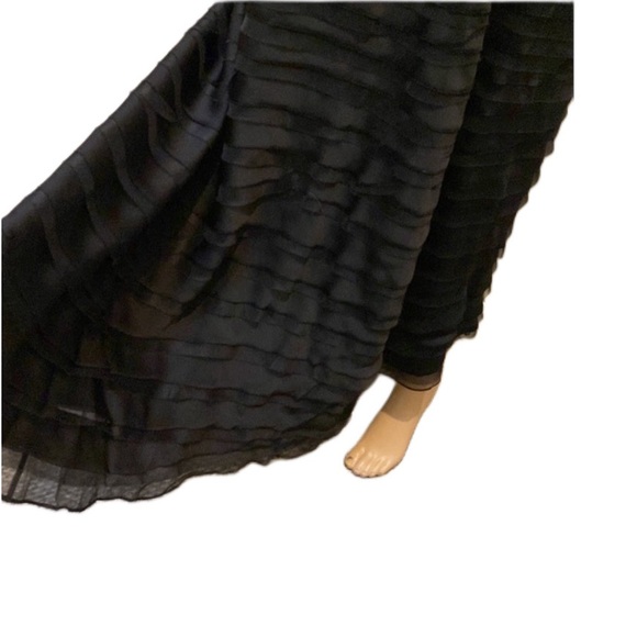 AUTHENTIC CAROLINA HERRERA Dress/Skirt size 8 Silk Ruffled - Picture 9 of 15